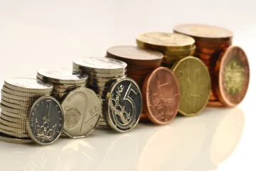 Politici si o tři procenta přilepší, potvrdil Senát