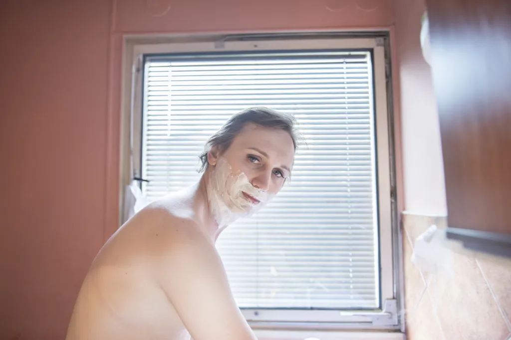 Takzvaná intersexualita vzniká z řady příčin, u Gabi nesly některé její orgány genetické informace jejího nenarozeného dvojčete. Obě embrya během těhotenství splynula, proto její orgány nesly jak ženské, tak mužské genetické informace