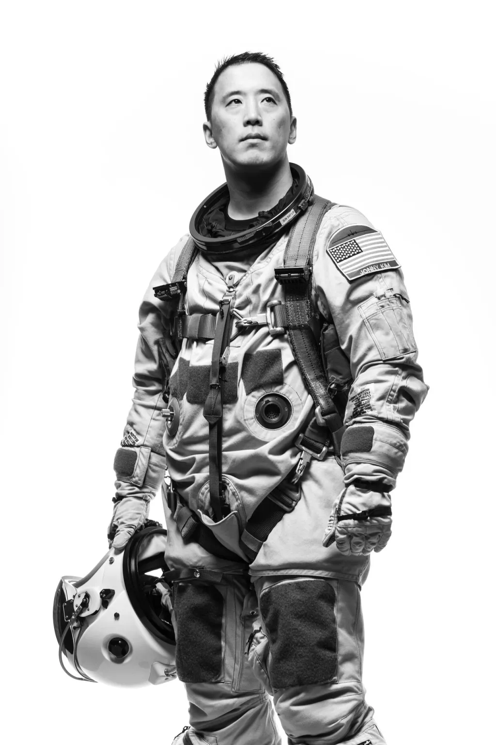 Astronaut NASA Jonny Kim ve výškovém přetlakovém obleku