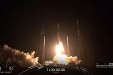 Muskova raketa Falcon 9 úspěšně odstartovala. Nese do kosmu družice pro nový internet