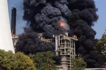 Hasiči už dostali požár litvínovské chemičky Unipetrol pod kontrolu