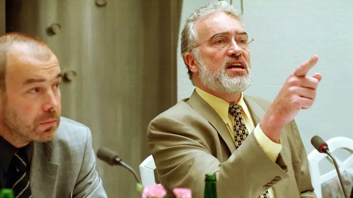 Fred Klinkhammer (vpravo) s někdejším šéfem ČNTS Janem Vávrou (1999)