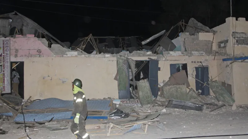 Následky po sebevražedném útočníkovi v Mogadišu