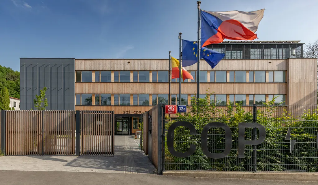 Vítěz kategorie Šetrná stavba - Revitalizace školy Českobrodská - J. Tencar, P. Šulc, J. Škopek, M. Václavská, N. Glejdrua, M. Machač, M. Hrubešová, L. Roubalová, D. Nývlt, P. Sičáková, K. Vojáčková, O. Kramer, M. Mazanec, L. Skládal, V. Pražák, O. Fábry