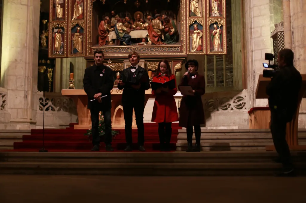 Chrám sv. Barbory - slovo arciděkana Jana Uhlíře, studentský pěvecký sbor Gaudeamus zazpíval Modlitbu pro Martu, svatováclavský chorál a českou státní hymnu