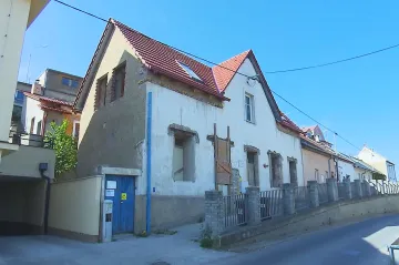 Požádat o dotaci na opravu starého domu je komplikované. Zatím lidé chtějí dvě miliardy