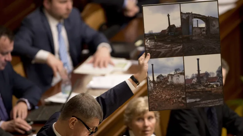 Andrej Babiš vysvětloval ve sněmovně kauzu Čapí hnízdo