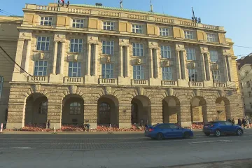 Policie na Chomutovsku obvinila mladíka kvůli nenávistnému komentáři ke střelbě na filozofické fakultě