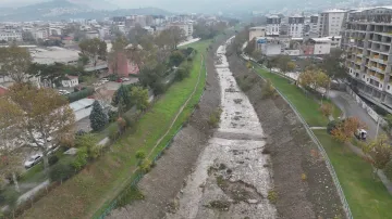 Vyschlé koryto řeky v tureckém městě Bursa
