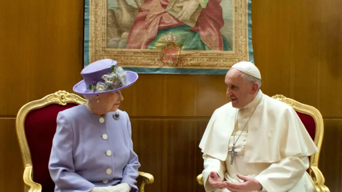 Alžběta II. navštívila papeže Františka