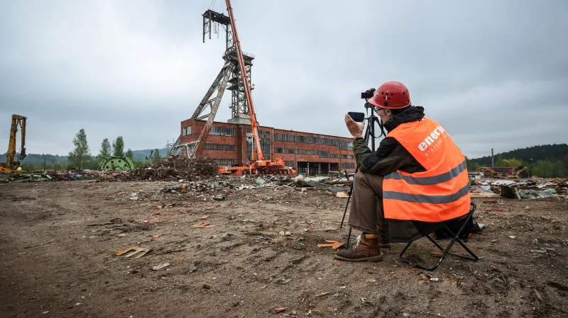 Likvidace těžní věže v bývalém uranovém dolu Hamr I
