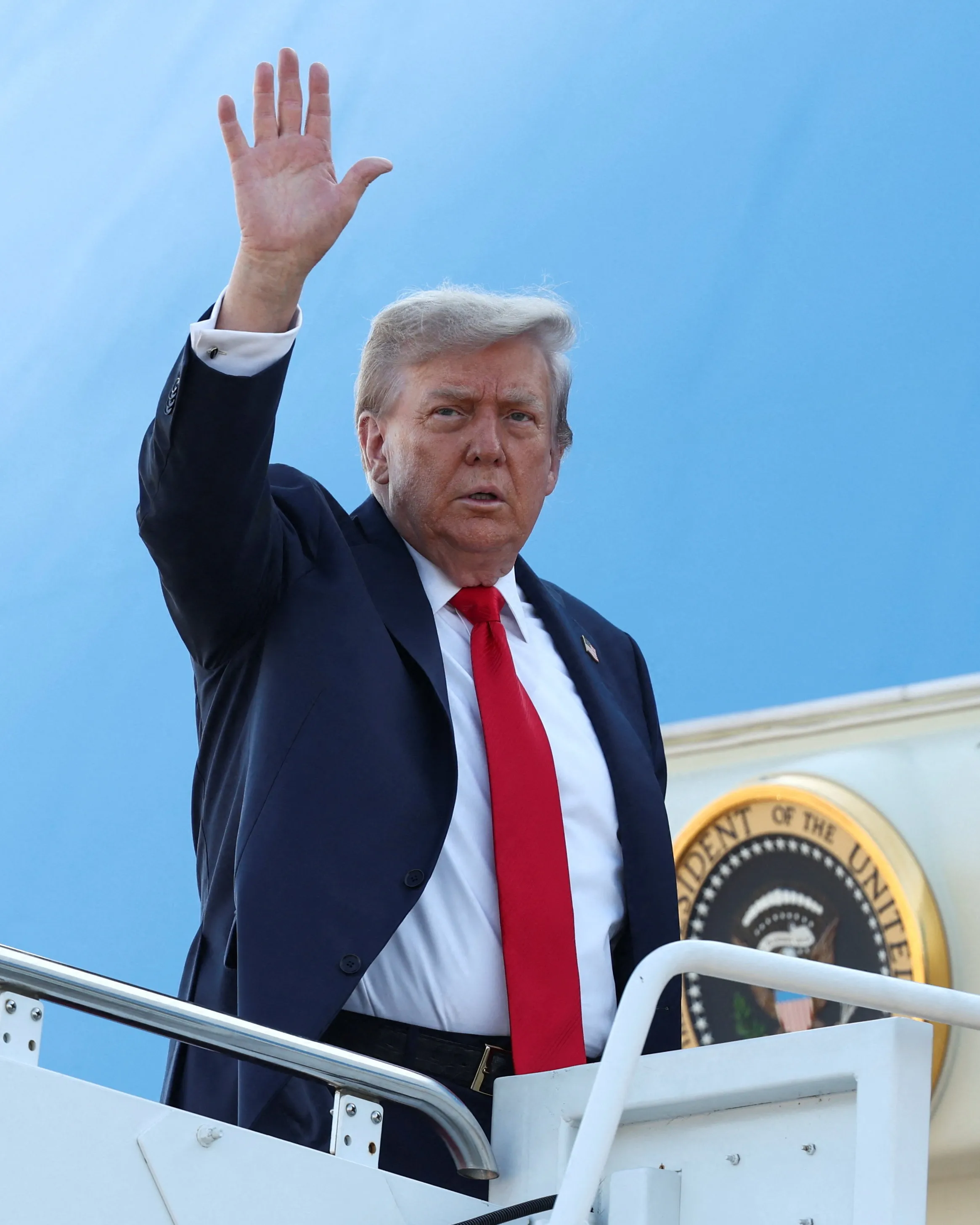 Něco z toho vzejde, řekl Trump během letu na Aljašku