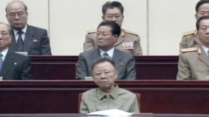 Kim Čong-il se zúčastnil pietní akce k 15. výročí smrti svého otce Kim Ir-sena.