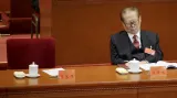 Bývalý čínský prezident Jiang Zemin při účasti na zahajovací schůzi 19. celonárodního sjezdu Komunistické strany Číny ve Velkém sále lidu v Pekingu