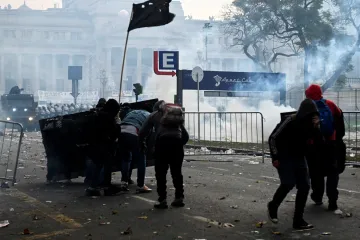 Argentinský Senát schválil balík reforem, jednání provázely násilné protesty
