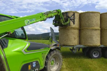 Zemědělci se po loňském krizovém roce předzásobují senem