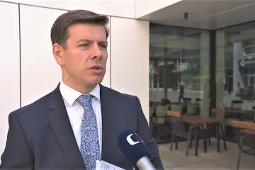 Zní výzvy k dalšímu šetření. Schodek rozpočtu některé politiky děsí