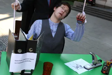 Služební zákon podle Rusnokovy vlády? Raději ne, říkají neziskovky