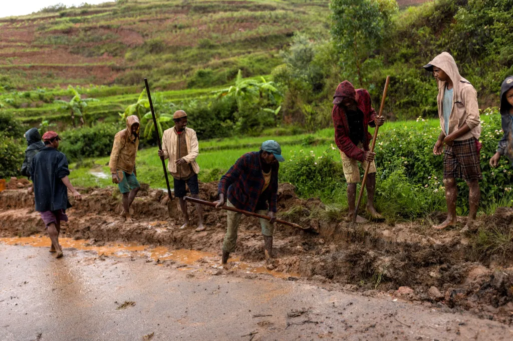 Zkáza na Madagaskaru očima fotografů. Cykon Batsirai zpustošil celé vesnice