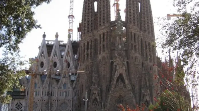 Sagrada Família vzniká v Barceloně od konce 19. století, jejím nejznámějším architektem byl Antonio Gaudí. Stavba dodnes není dokončena.