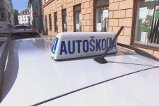 Ve většině krajů stojí autoškola přes dvacet tisíc
