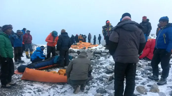 Evakuace horolezců z Everestu