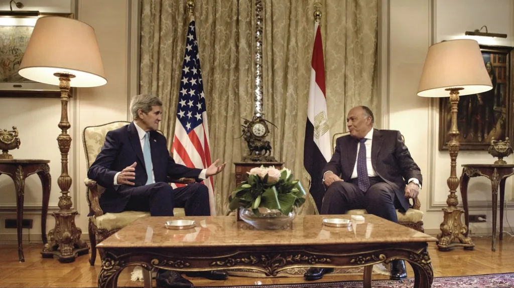 John Kerry na návštěvě Egypta (s ministrem zahraničí Egypta Šukrím)