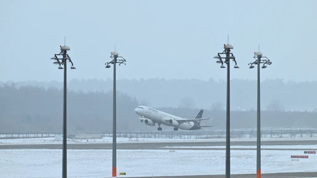 Berlínské letiště v zimním počasí