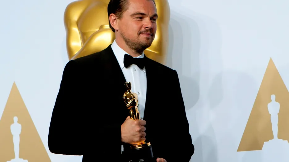 Leonardo DiCaprio se zlatou soškou