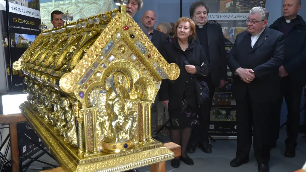 Restaurátoři zkontrolovali ostatky svatých v relikviáři svatého Maura
