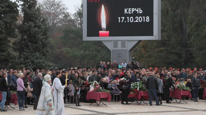 Pohřeb obětí střelby v Kerči