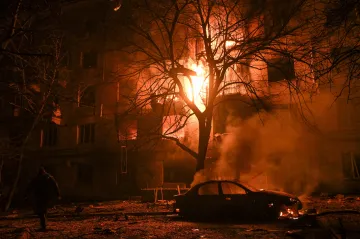 Ruský útok na Záporoží zranil 18 lidí, Ukrajina zasáhla závod v Čeboksarech