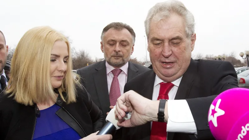 Jaroslav Hlinovský (uprostřed)