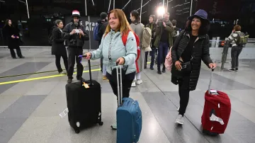 Turisté z repatriačního letu