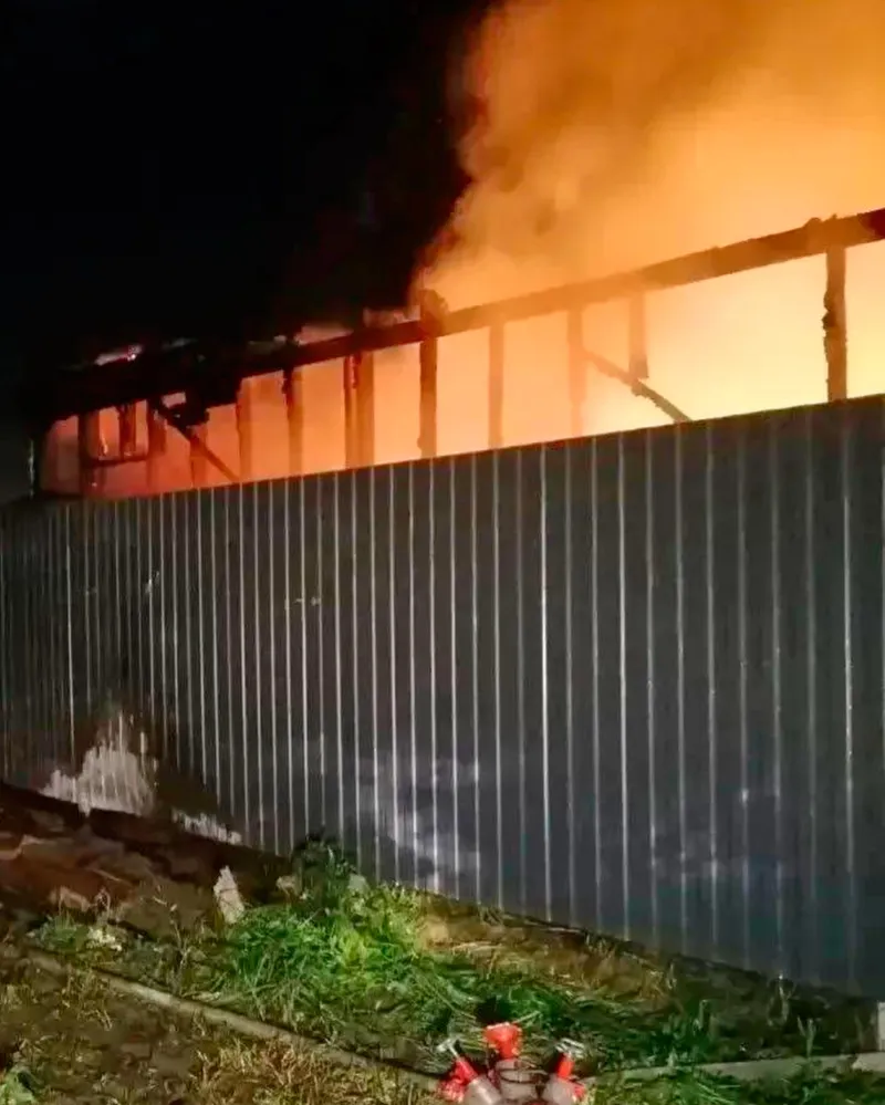 Rusové zabili deset lidí u Charkova, Ukrajinci poslali stovky dronů na Moskvu