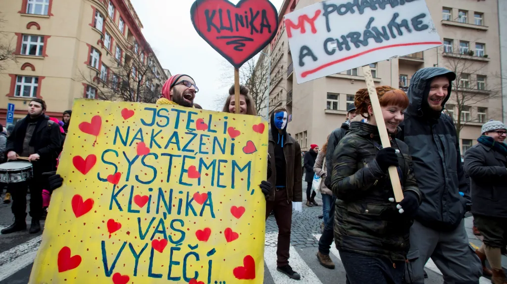 Pochod za nové využití objektu Klinika