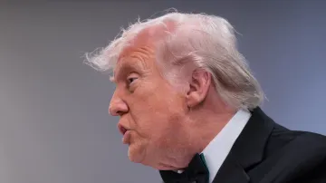 Donald Trump na tiskové konferenci v Bílém domě poté, co byl evakuován z galavečeře s novináři