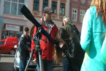 V Broumově pozorovali zatmění Slunce řadou metod