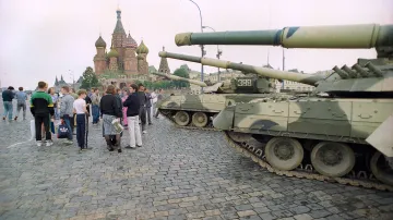 Na Rudé náměstí v Moskvě dorazily 19. srpna 1991 tanky. Svět se obával, že dojde ke krveprolití a návratu studené války