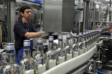 Kauce drtí likérky. Od metanolové kauzy jich skončila polovina