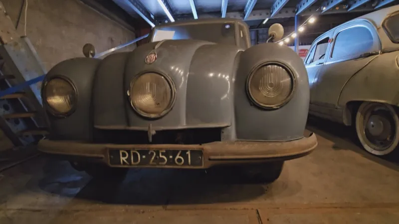 Součástí sbírky je i Tatra 87