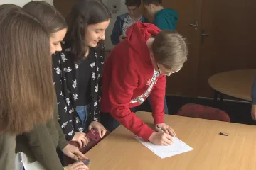 Děti přišly o hřiště, tak sepsaly petici. Teď mají vlastní zastupitelstvo