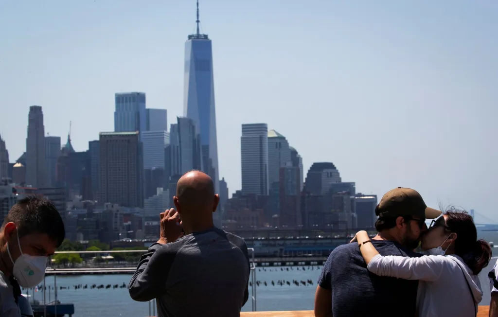 Manhattan mění svoji tvář. Pro návštěvníky otevřel novy umělý ostrov, na kterém vyrostl park