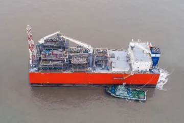 Zkapalněný zemní plyn snižuje závislost Evropy na Rusku. Dostat ho na pevninu je ale oříšek