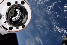 Na vesmírnou stanici dorazila čtveřice astronautů, dopravil je tam Muskův Crew Dragon