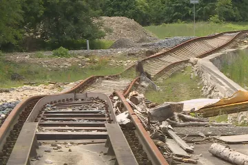 Jesenicko po zářijových povodních stále trápí nefunkční železnice