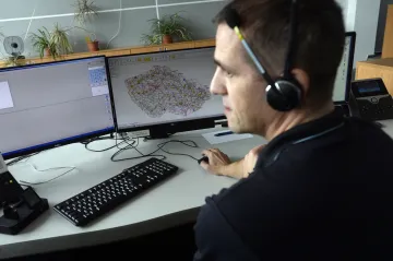 Na severu Moravy přibývá falešných volání na tísňovou linku. Vtipálkům hrozí tvrdé tresty