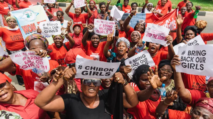 Nigerijci demonstrují za záchranu unesených školaček