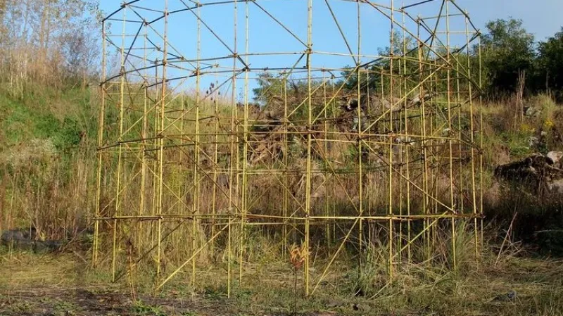 Jan Krtička / Zbytky mezi dálnicemi