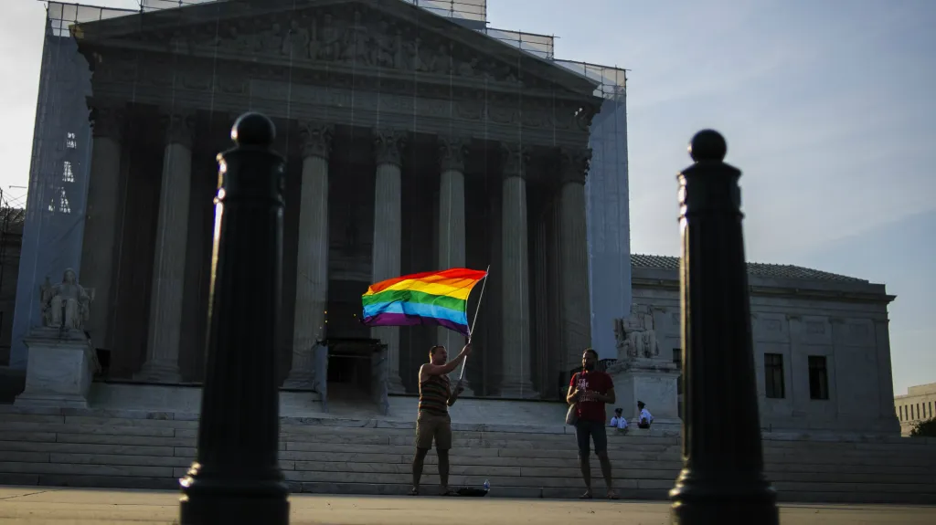Nejvyšší soud USA zrušil normu na ochranu manželství